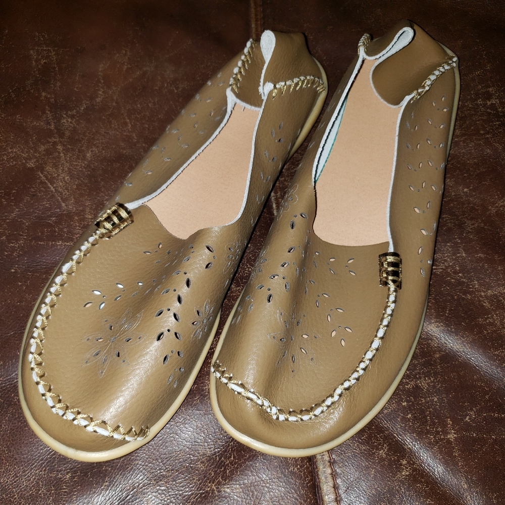 Tan & Gold - •Unknown• | Slip-On Shoes - Picture 2 of 8